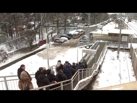 Видео: (12+) Безопасность пешеходных переходов при железнодорожных станциях проверили в Мытищах