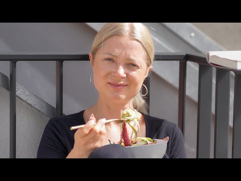 Видео: что я ем за день, живя одна - пробую *НОВЫЕ* полезные и простые рецепты для одного