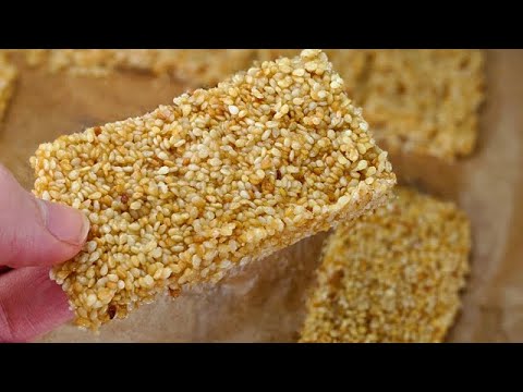 Видео: Мягкие и хрустящие кунжутные батончики: 2 ингредиента! Готовится за 10 минут и без духовки ♥