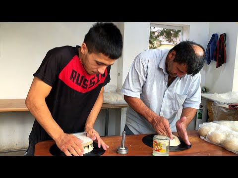 Видео: УЗБЕКИСТАН! Как Готовить УЗБЕКСКОЕ ЛЕПЁШКУ в тандыре! ЧЕРНЫЙ Хлеб.