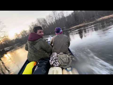 Видео: Казанка м и Yamaha 40. Летим по реке Щегра.