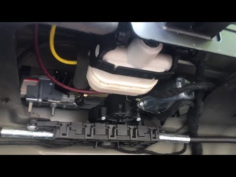 Видео: Mercedes SL500 R230 Исправление проблемы с доводчиком багажника