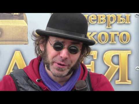 Видео: Роман Езык (Фрикинг Аут) - Песня Красной Шапочки @ Арбат 09.07.2017