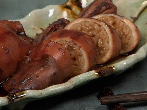 Видео: Рецепт икамеши (кальмары, фаршированные сладким рисом, томленые на медленном огне)