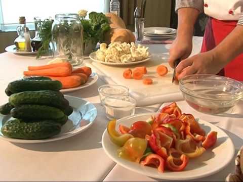 Видео: Рецептите на шеф Иванов. Класическа царска туршия.