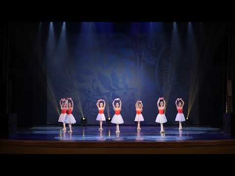 Видео: Школа классического балета "Little swan" Минск. Неаполитанский танец из спектакля "Лебединое озеро"