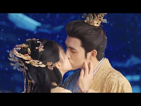 Видео: Мастер наконец вернул себе память, и Золушка возбуждённо поцеловала его.