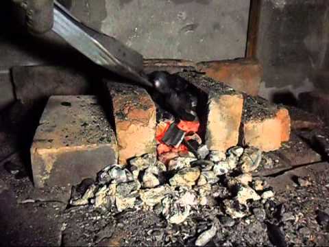 Видео: Ковка  ножа и зонная закалка с линией "хамон". (С обмазкой)