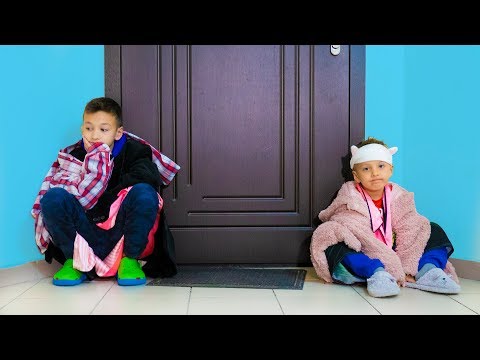 Видео: ОСТАЛИСЬ Без Ключей! Где Мы БУДЕМ Ночевать? Kids Playing Pillow Fight