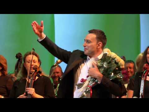 Видео: "Нo почему ко мне ты равнодушна" - Владислав Косарев и Оркестр Кинематографии