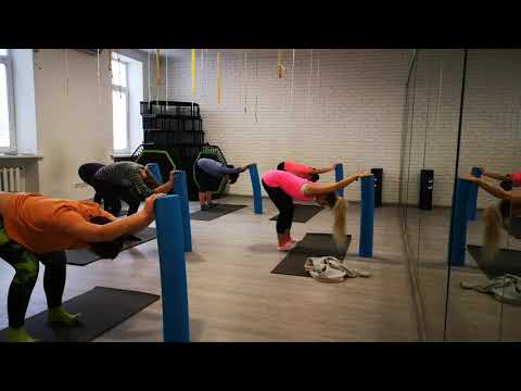 Видео: Пилатес с роллом на вытяжение и укрепление позвоночника.Рilates with roll