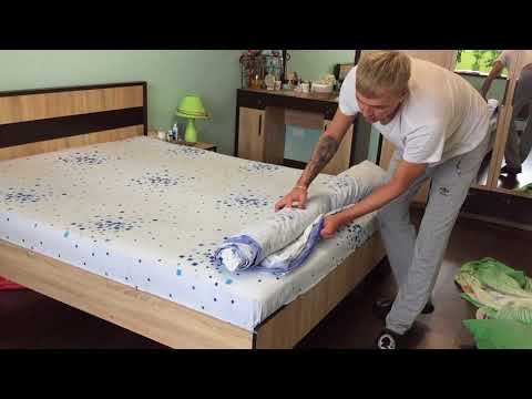 Видео: Как быстро заправить одеяло в пододеяльник. Duvet in the Duvet Cover in under 90 seconds!