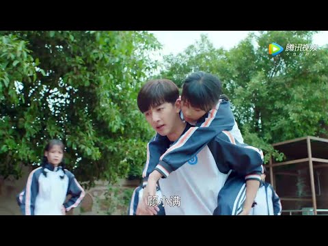 Видео: Девушка Санда, в обмороке, властная спина мужского бога, теплое сердце