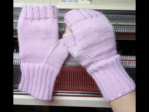 Видео: Простые митенки за пол часа на вязальной машине.