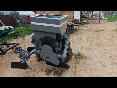 Видео: Обзор Чехословацкой картофелесажалки.