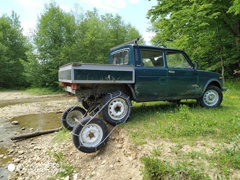 Видео: Нива 6х6 на цепных гусеницах или чем круче джип тем дальше идти за трактором)