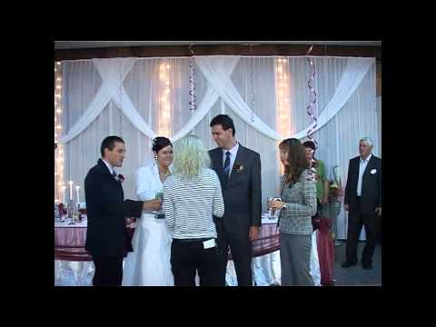 Видео: Посрещане на младоженците на сватбеното тържество