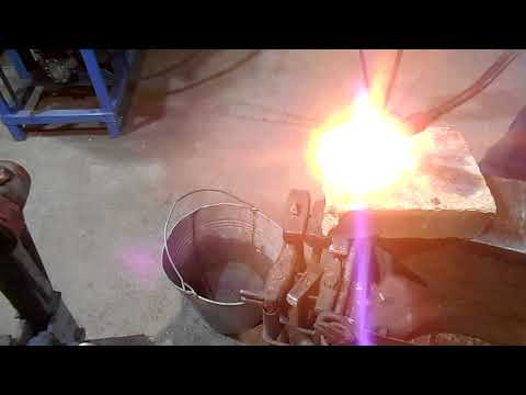 Видео: Блок усиления профильной трубы , 3 часть - закалка роликов .