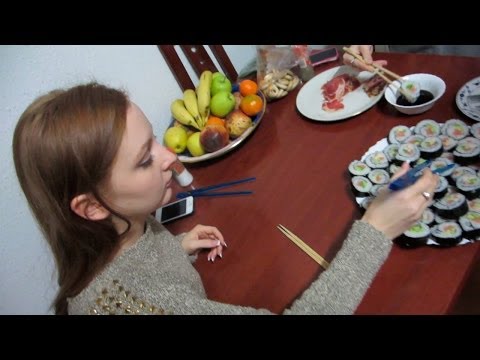 Видео: VLOG: ЕДИМ СУШИ 07.01.14