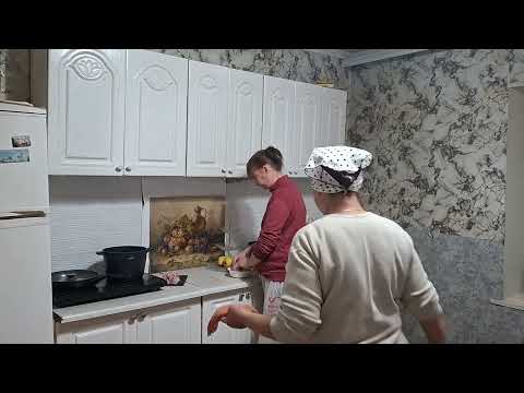 Видео: ДВЕ ХОЗЯЙКИ НА КУХНЕ 