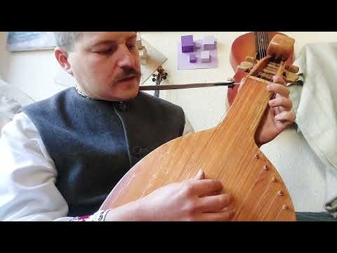 Видео: як грати на кобзу "козак-валець", показує Назар Божинський