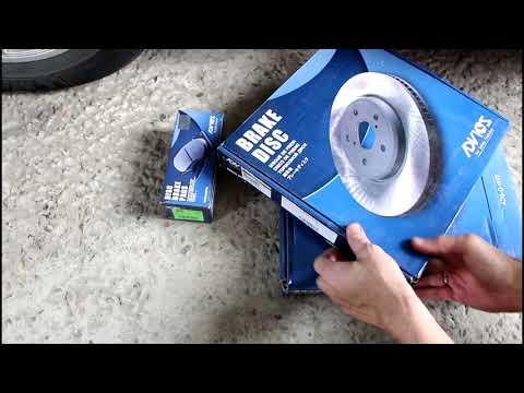 Видео: Замена передних тормозных дисков и тормозных колодок на Lexus RX 350 Лексус 2014 года