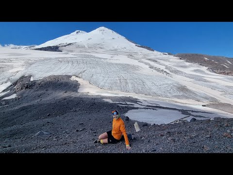 Видео: Из ущелья Терскол и водопад Терскол на обсерваторию, 105 пикет, домик гляциологов и ледовую базу.