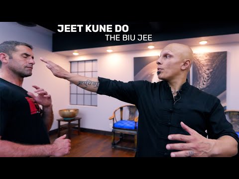 Видео: Джит Кун До: Любимый приём Брюса Ли — Биу Джи (удар глазом)