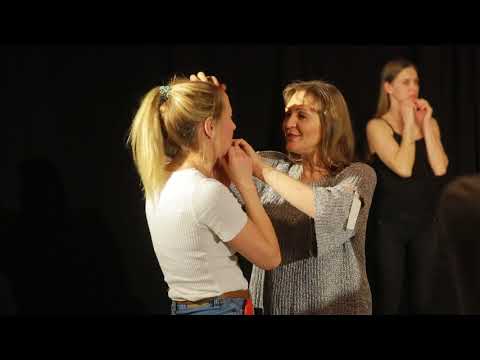 Видео: Сценречь: артикуляционная гимнастика для снятия зажима челюсти.