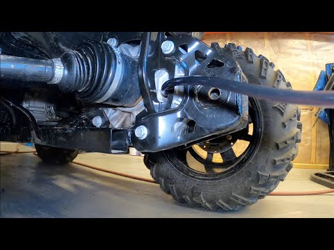 Видео: Замена жидкости в переднем и заднем дифференциале Can Am Outlander 850 2021 года