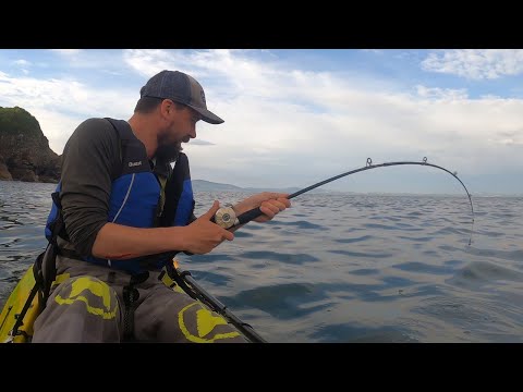 Видео: Рыбалка с каяка и дикий кемпинг | Рыбалка с каяка в Великобритании