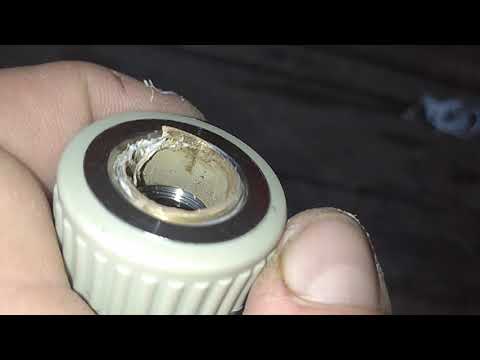 Видео: КАК ВЫКРУТИТЬ ОБЛОМАНУЮ РЕЗЬБУ ИЗ ФИТИНГА!