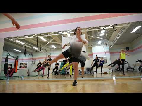 Видео: групповая функциональная тренировка высокой интенсивности с музыкальным сопровождением