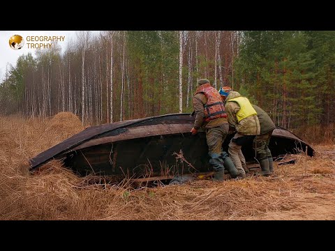 Видео: В ТАЙГЕ НАШЛИ СТАРИННУЮ ЛОДКУ. Чиним, смолим и ставим на воду