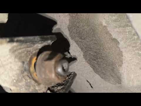 Видео: Стук у підвісці? Міняємо стійку стабілізатора на Octavia A8!