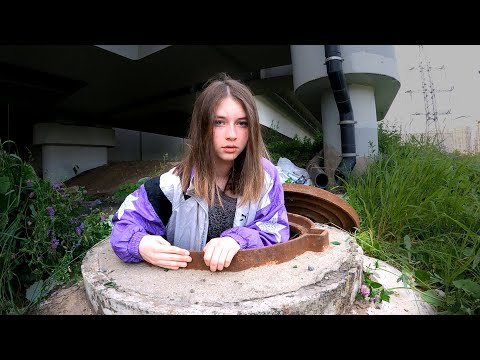 Видео: Девочка КОТОРАЯ ЖИВЁТ В КАНАЛИЗАЦИИ