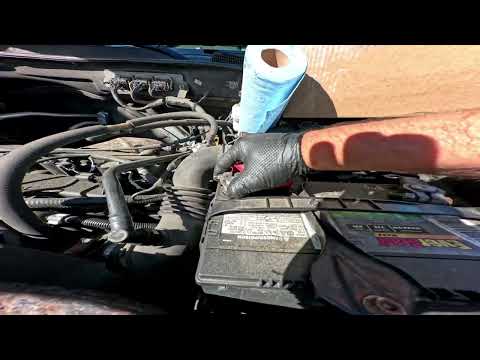 Видео: Замена стартера Ford Escape 2008