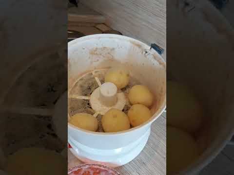 Видео: Картофелечистка, овощечистка бытовая, электрическая. Помощница на кухню.