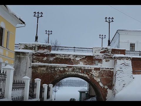 Видео: Интересные места на Волжской набережной Ярославля.