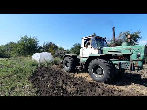 Видео: Началась пахота, начинаем с маленьких участков, работаем на т-150 плуг 5 корпусов.