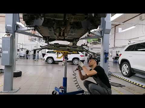 Видео: Skoda Superb ll замена переднего стабилизатора.