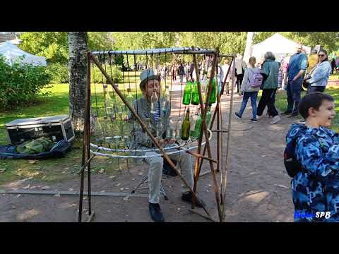 Видео: Бутылофон  -  оригинальный уличный музыкант Санкт Петербурга