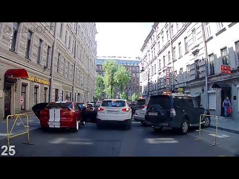 Видео: Дураки и дороги. Сборник безумных водителей #107