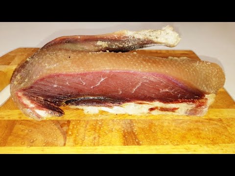 Видео: Вялено-копченый гусь!! Самое вкусное блюдо из гуся!! Простой и проверенный способ!! Вкусно очень!!