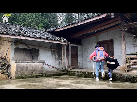 Видео: Жена уходит, а мужчина приводит ребенка Отремонтировать старый сельский дом, чтобы жить.