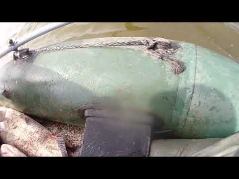 Видео: Ловля рыбы сетями на частном водойоме весной 2 часть