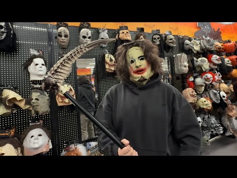 Видео: Что внутри американского магазина костюмов на Хэллоуин? | Halloween Costume Store Tour 🎃