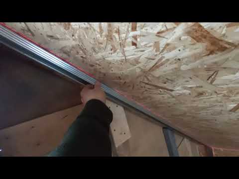 Видео: Каркас фронтонов в мансарде  Работа с лазерным уровнем на наклонных стенах.