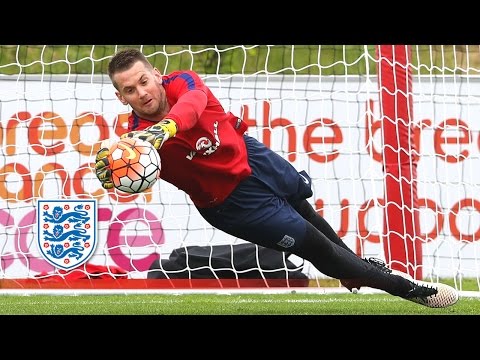 Видео: Хитон Уорли и Харт делают хет-трик! (тренировка вратарей сборной Англии) | Тренировка изнутри