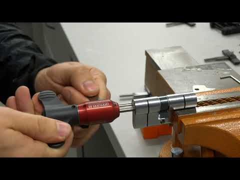 Видео: Цилиндр ABUS D6 И cisa Asix  ТОПОЛИНО. вскрытие замков сайт: https://medvejatnik.kiev.ua